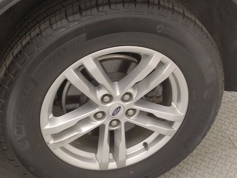 Used 2022 Ford Explorer XLT image 31