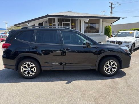 Used 2020 Subaru Forester Premium AWD/4WD image 8
