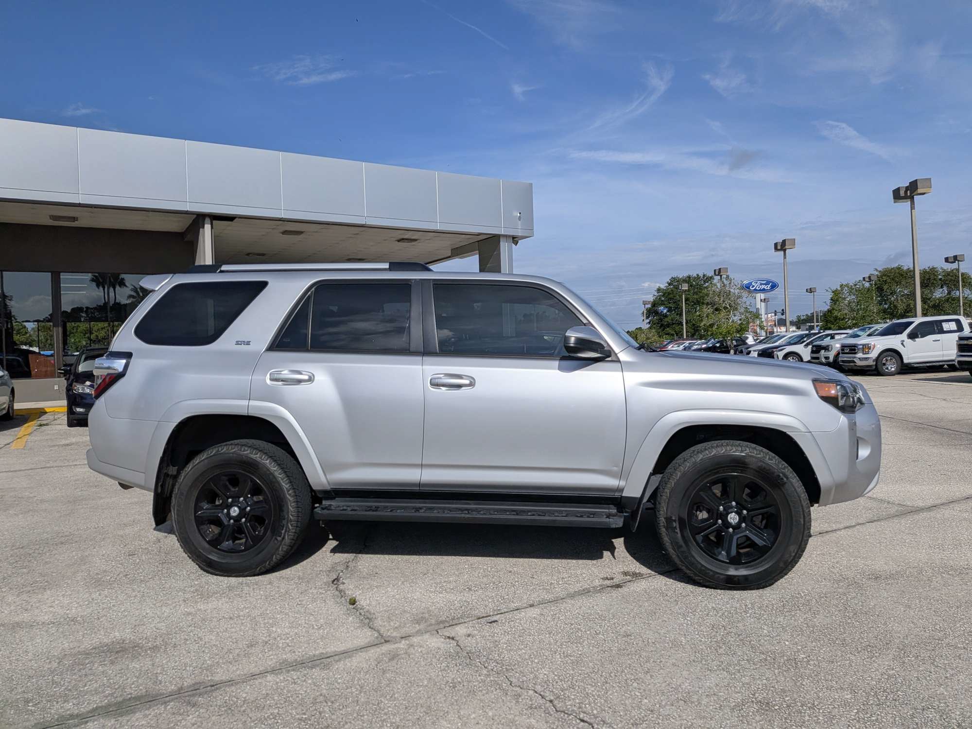 Used 2024 Toyota 4Runner SR5 AWD/4WD image 3