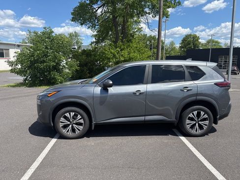 Used 2023 Nissan Rogue SV AWD/4WD image 2