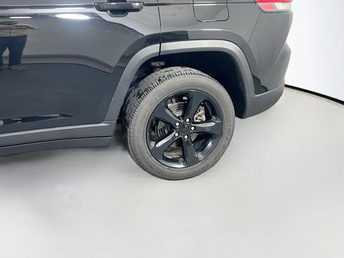 Used 2023 Jeep Grand Cherokee Altitude AWD/4WD image 30