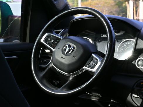 Used 2019 RAM 1500 Big Horn image 16