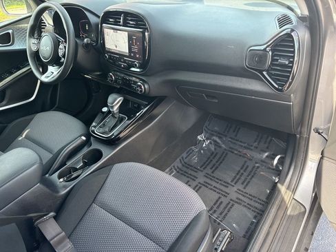 Used 2023 Kia Soul S image 32