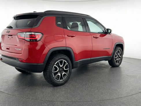 Used 2025 Jeep Compass Trailhawk AWD/4WD image 7