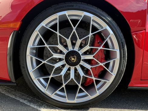 Used 2024 Lamborghini Huracan STO image 28