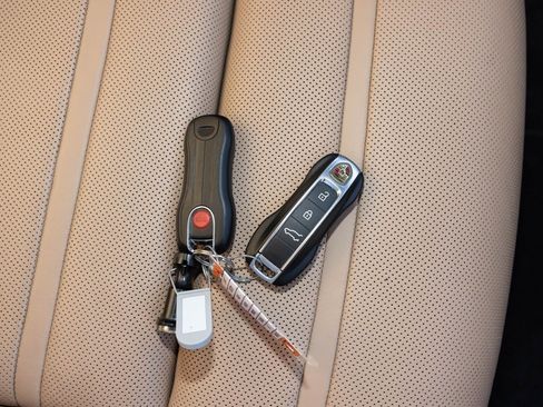 Used 2024 Porsche Cayenne Coupe image 68