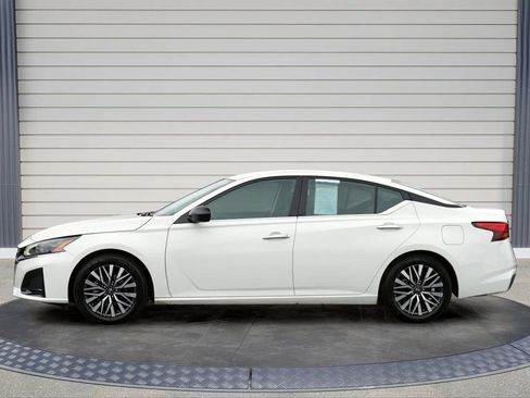 Used 2025 Nissan Altima 2.5 SV FWD image 4