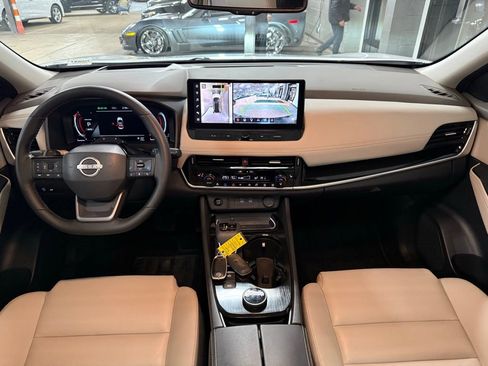 Used 2025 Nissan Rogue SL w/ Tech Package image 21