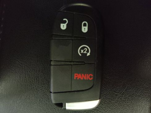 Used 2021 Jeep Cherokee Latitude Plus AWD/4WD image 32