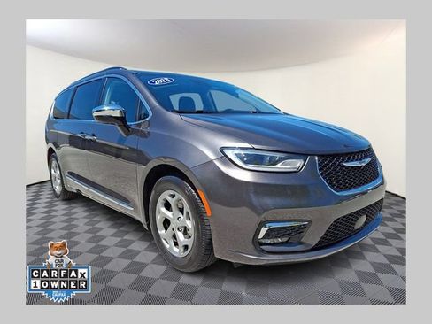 Used 2023 Chrysler Pacifica Limited FWD image 1