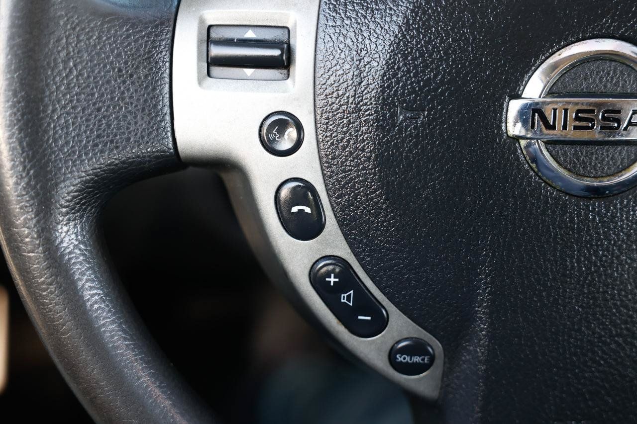 Used 2013 Nissan Rogue SV w/ Premium Pkg FWD image 26