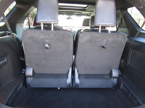 Used 2017 Ford Explorer Platinum image 48