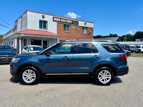 Used 2019 Ford Explorer XLT w/ Equipment Group 202A AWD/4WD image 5