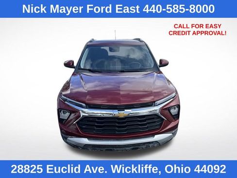 Used 2024 Chevrolet TrailBlazer LT FWD image 2
