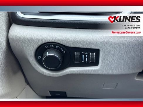 Used 2023 Chrysler Voyager LX FWD image 40