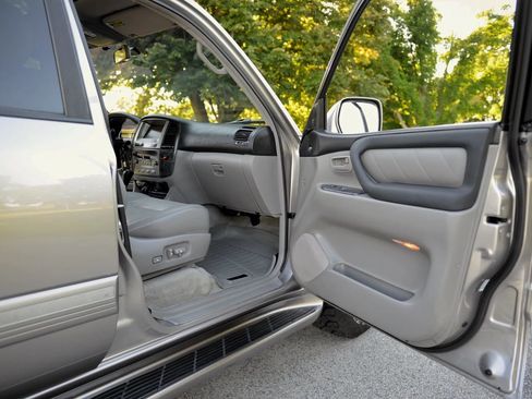 Used 2007 Toyota Land Cruiser AWD/4WD image 85