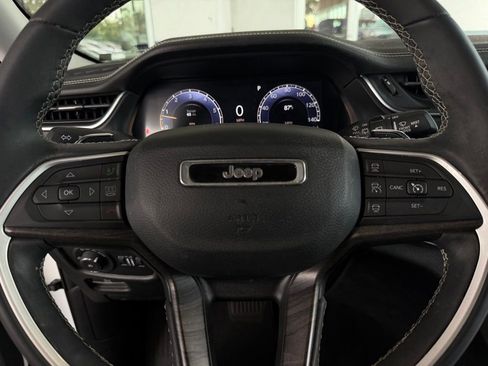 Used 2023 Jeep Grand Cherokee Limited w/ Black Appearance Package RWD image 15