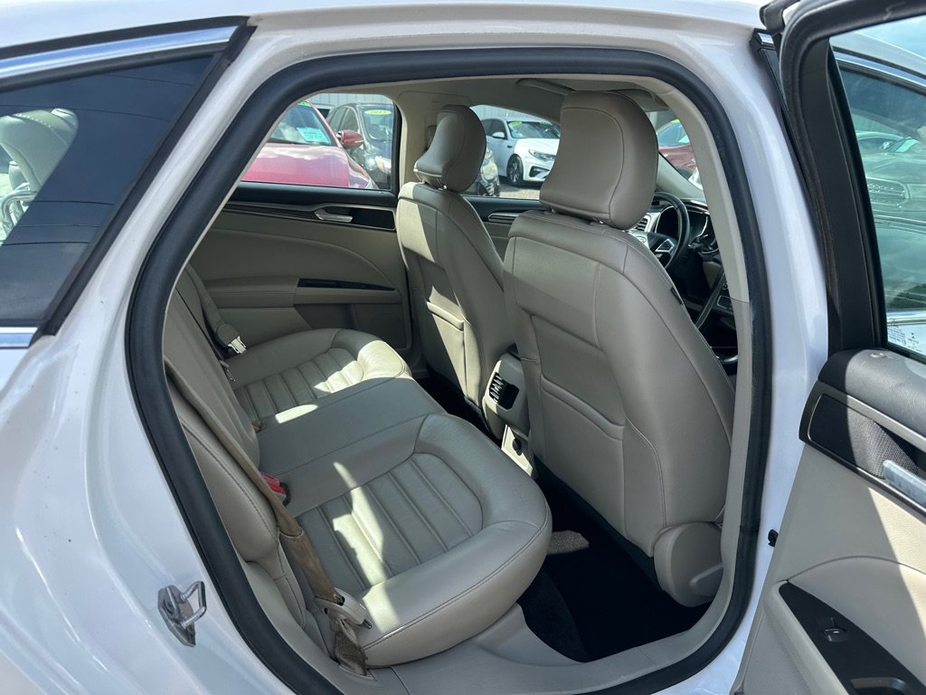 Used 2017 Ford Fusion SE w/ Fusion SE Technology Package FWD image 14