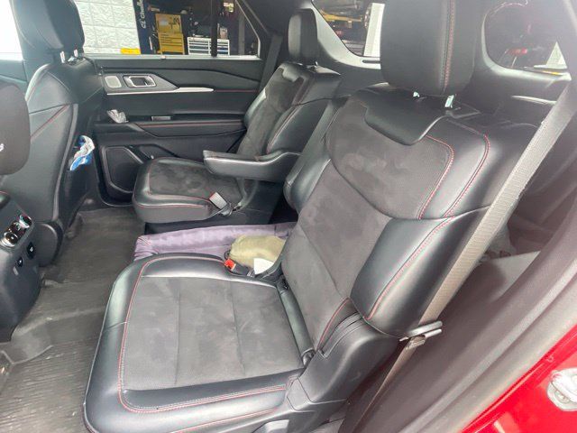 Used 2025 Ford Explorer ST AWD/4WD image 31