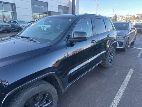Used 2018 Jeep Grand Cherokee Altitude image 5