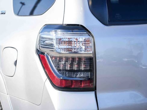Used 2022 Toyota 4Runner SR5 AWD/4WD image 9