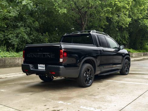 Used 2025 Honda Ridgeline Black Edition image 9