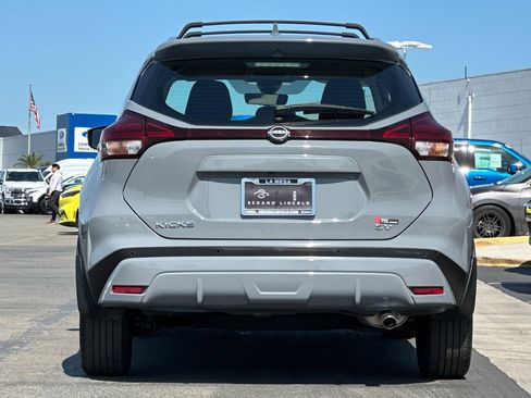 Used 2022 Nissan Kicks SV w/ Interior Electronics Package FWD image 4