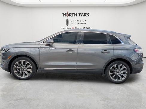 Used 2023 Lincoln Nautilus Reserve w/ Luxury Package FWD image 2