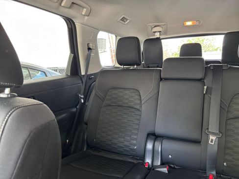 Used 2025 Nissan Pathfinder SV FWD image 41