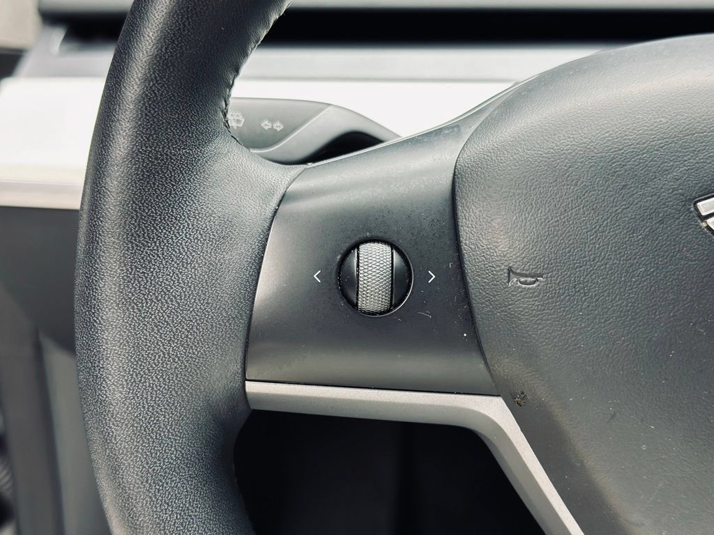 Used 2023 Tesla Model Y Long Range AWD/4WD image 26