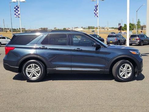 Certified 2022 Ford Explorer XLT w/ Equipment Group 202A image 3