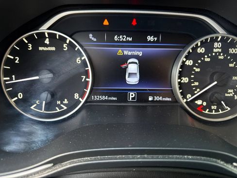 Used 2016 Nissan Maxima Platinum w/ Interior Lighting Package FWD image 8
