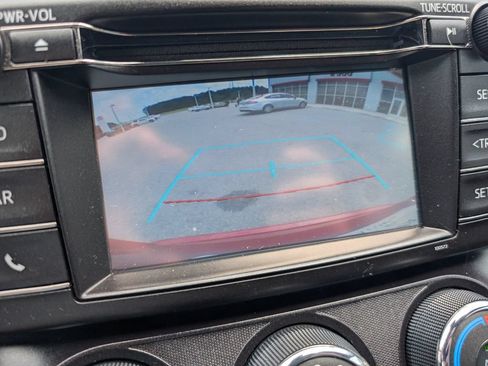 Used 2017 Toyota RAV4 LE FWD image 10