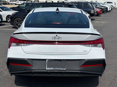 Used 2025 Hyundai Elantra SEL image 3
