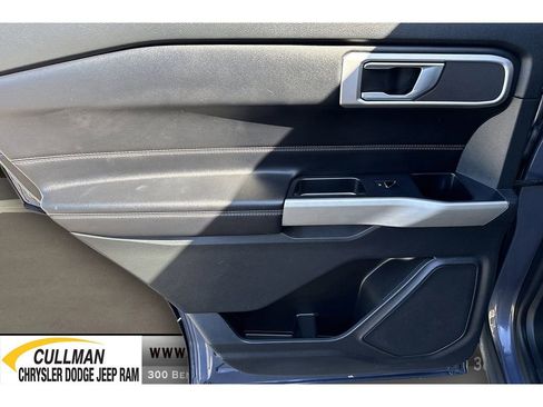 Used 2021 Ford Explorer XLT image 16