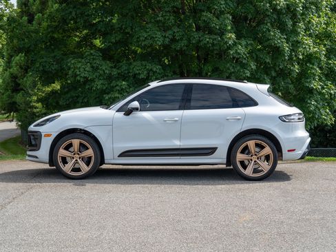 Used 2024 Porsche Macan AWD/4WD image 2