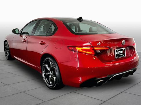 Used 2018 Alfa Romeo Giulia Ti Sport w/ Quick Order Package 22S Sport AWD/4WD image 12
