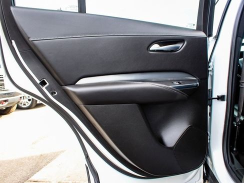 Used 2024 Cadillac XT4 Premium Luxury image 11