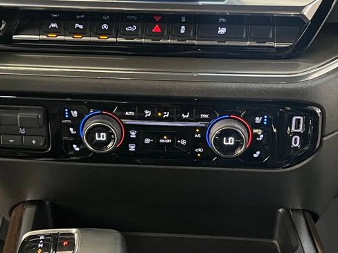 Used 2023 Chevrolet Silverado 1500 High Country w/ High Country Premium Package AWD/4WD image 21
