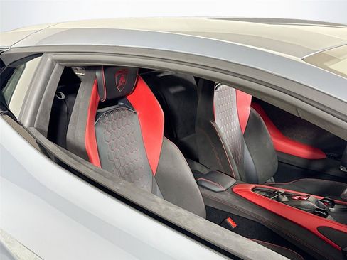 Used 2024 Lamborghini Revuelto AWD/4WD image 26