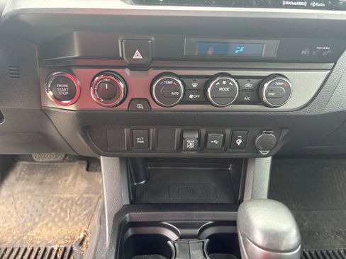 Used 2021 Toyota Tacoma TRD Sport AWD/4WD image 17