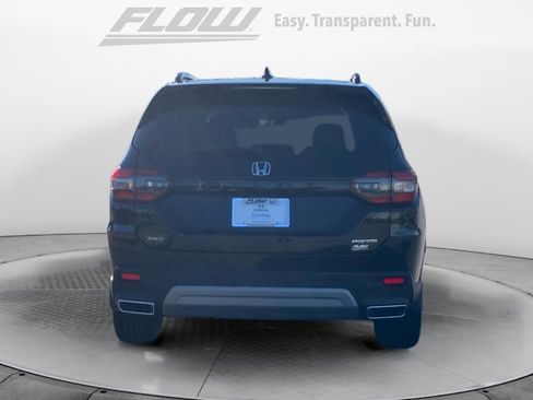 Certified 2025 Honda Pilot Touring image 8