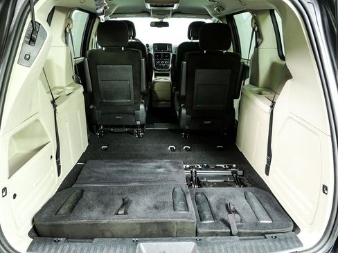 Used 2016 Dodge Grand Caravan SXT w/ UConnect Hands-Free Group FWD image 30