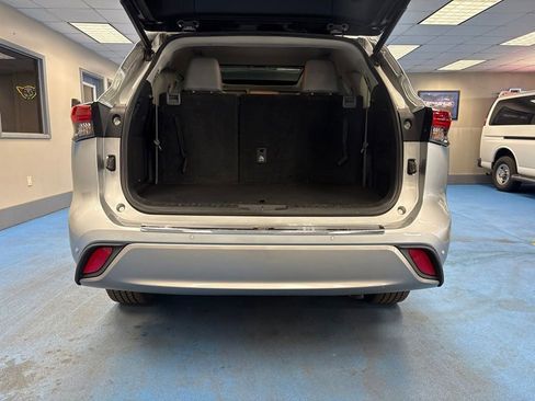 Used 2022 Toyota Highlander Platinum FWD image 8