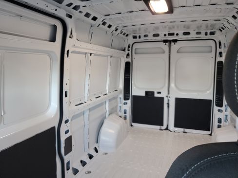 Used 2025 RAM ProMaster 2500 w/ Convenience Group image 22