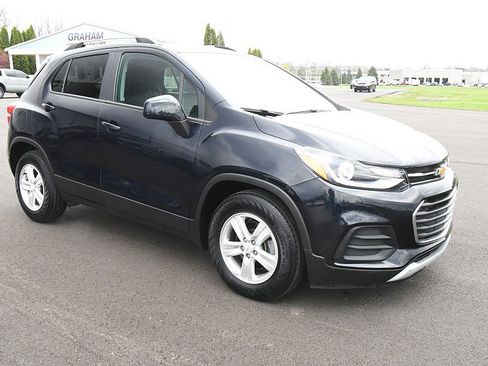 Used 2021 Chevrolet Trax LT FWD image 1