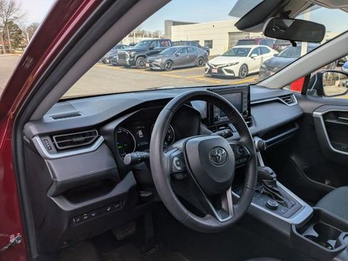 Used 2021 Toyota RAV4 XLE w/ Convenience Package image 9