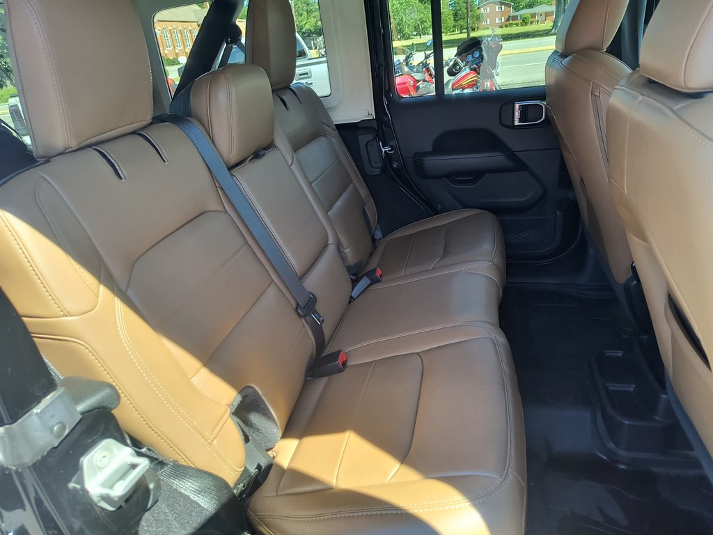 Used 2020 Jeep Wrangler Unlimited Sahara AWD/4WD image 33