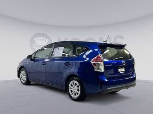 Used 2017 Toyota Prius V Three image 10