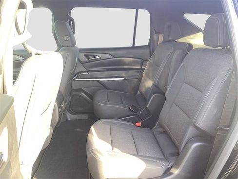 Used 2025 Chevrolet Traverse LT image 31